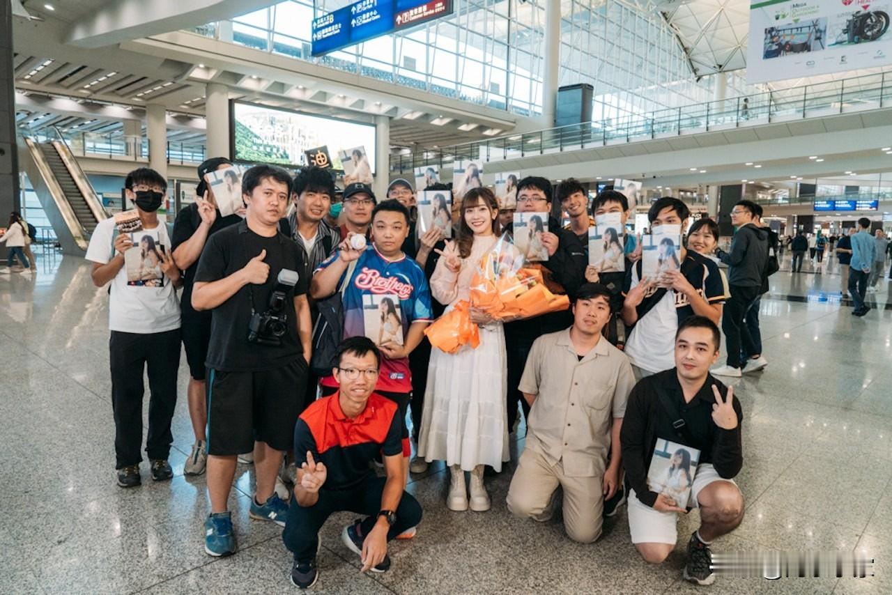 网友贴图指做偶像被追星族包围好恶心　童星冼迪琦发文霸气护Fans
香港的「追星热