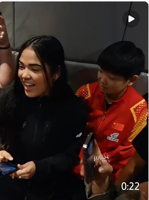 电梯名场面！乒坛选手集体嗨唱霉霉金曲
 
刚刷到新加坡大满贯这段超欢乐电梯花絮，