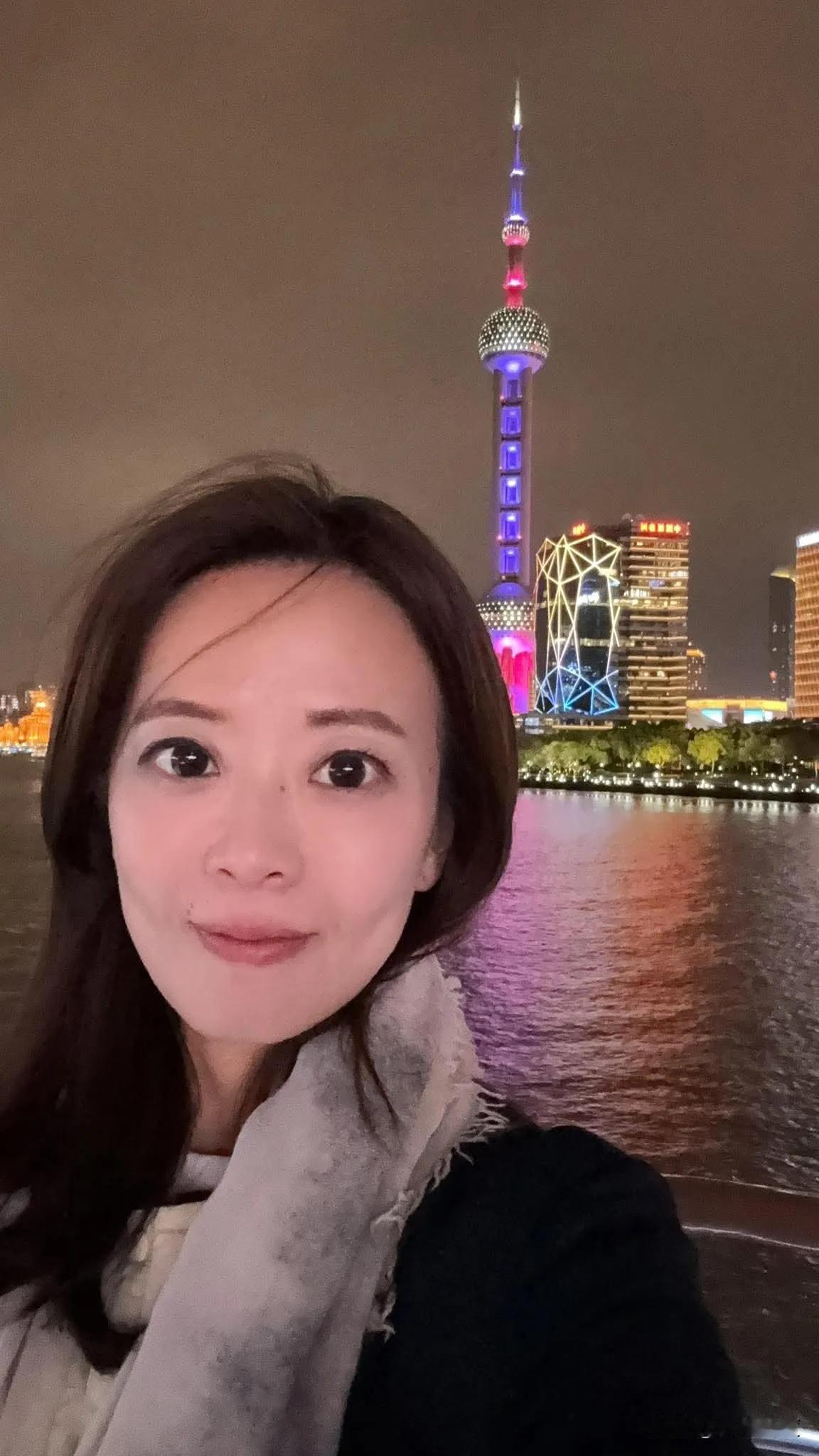 国民党发言人江怡臻陪同郑丽文访问大陆，行程中发布的4张照片，每一张都弥足珍贵。