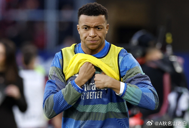 在马德里德比打响之前，《马卡报》撰文鼓励皇马头号球星姆巴佩，称其有望在德比战重返