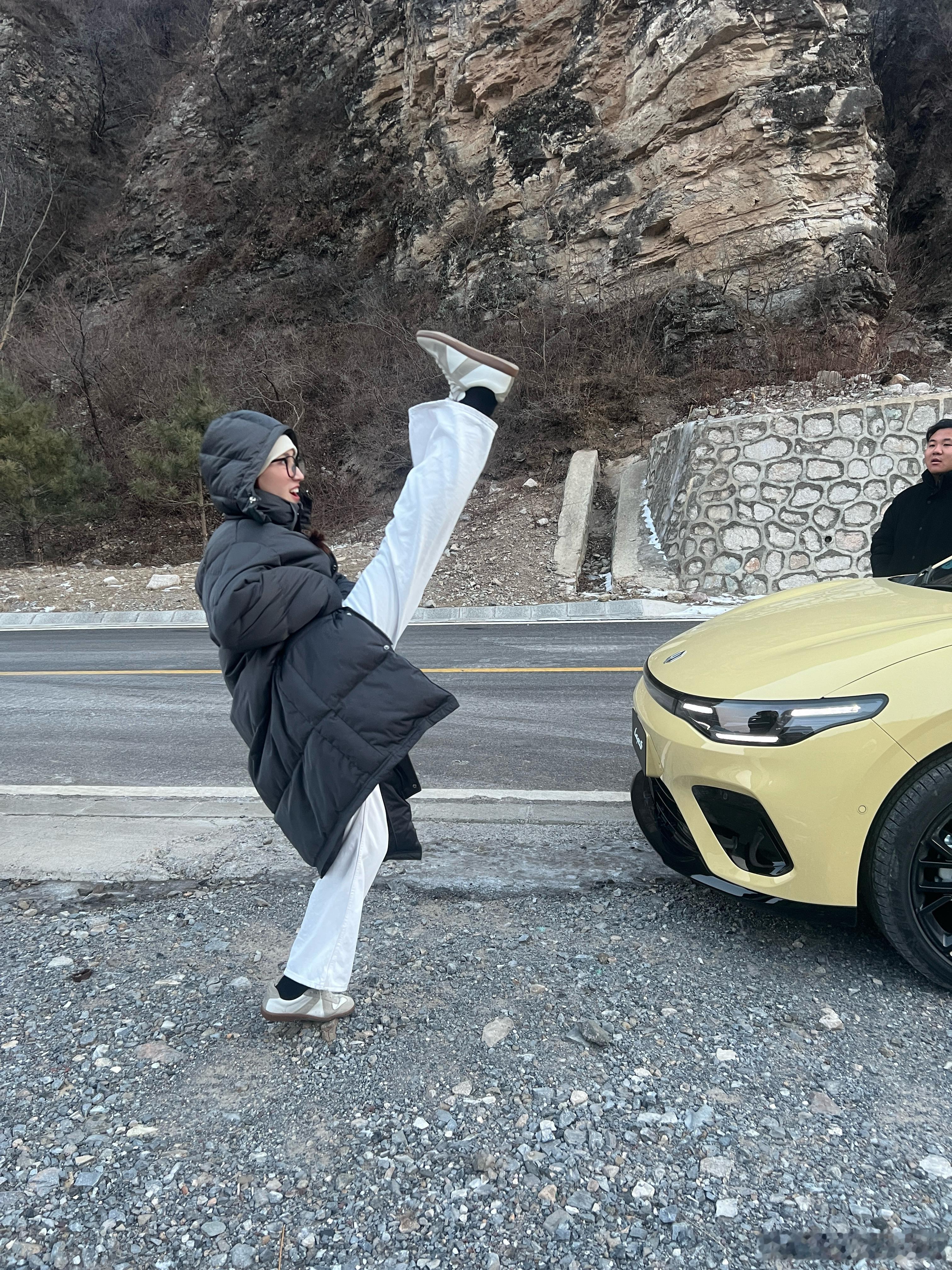 山里太冷了 活动活动筋骨 