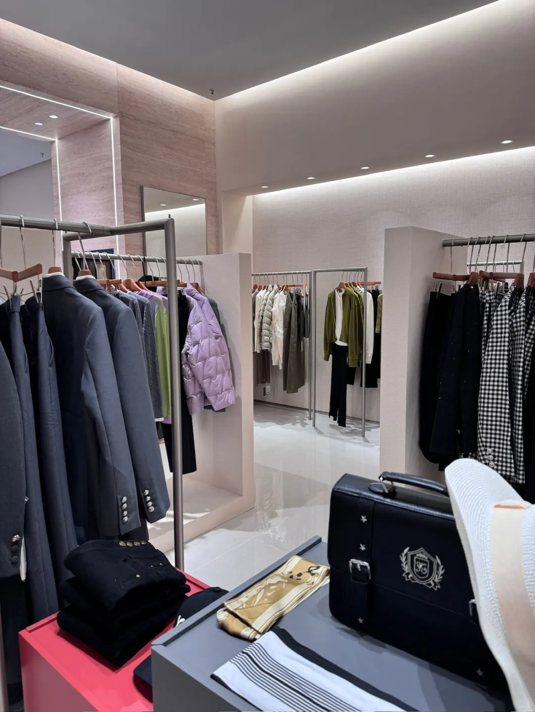 入秋了，新天地这家服装店直接包揽我的衣橱