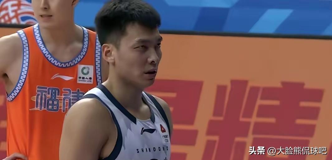 别再骂陈培东了，今晚赢福建陈培东功不可没！
这边比赛，陈培东总共才打了9分钟，拿