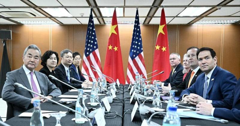 新加坡联合早报7月22日报道：“中国外长王毅与美国国务卿鲁比奥在马尼拉举行会晤。