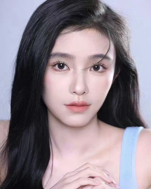 #港姐王敏慈神似Angelababy# 只能说这个姐姐颜值和身材都挺可的，是我喜