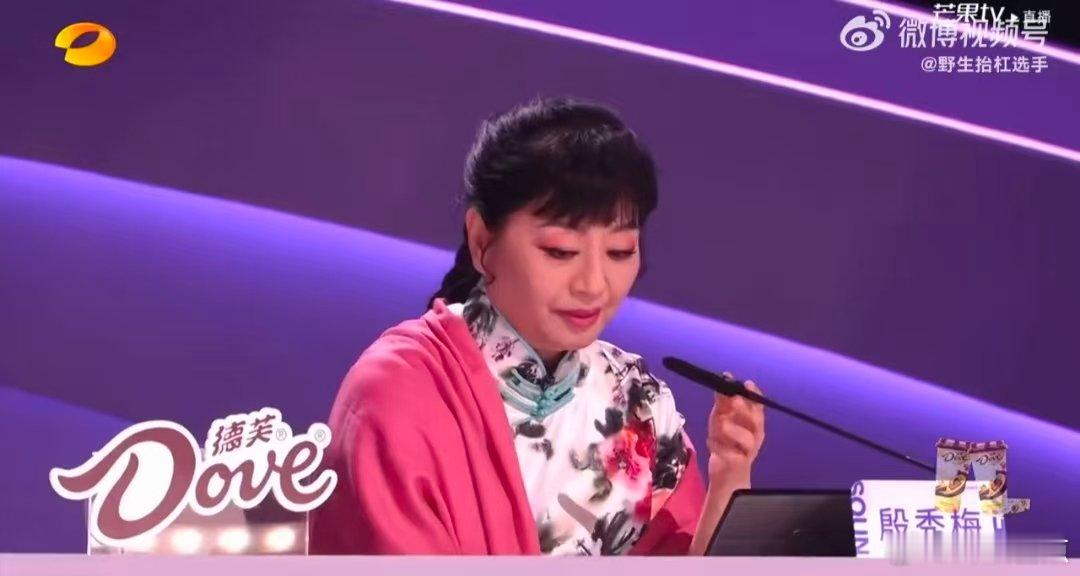 殷秀梅向华晨宇邀歌声鸣远扬 殷秀梅老师太飒了！直接向华晨宇邀歌，花花笑成表情包，