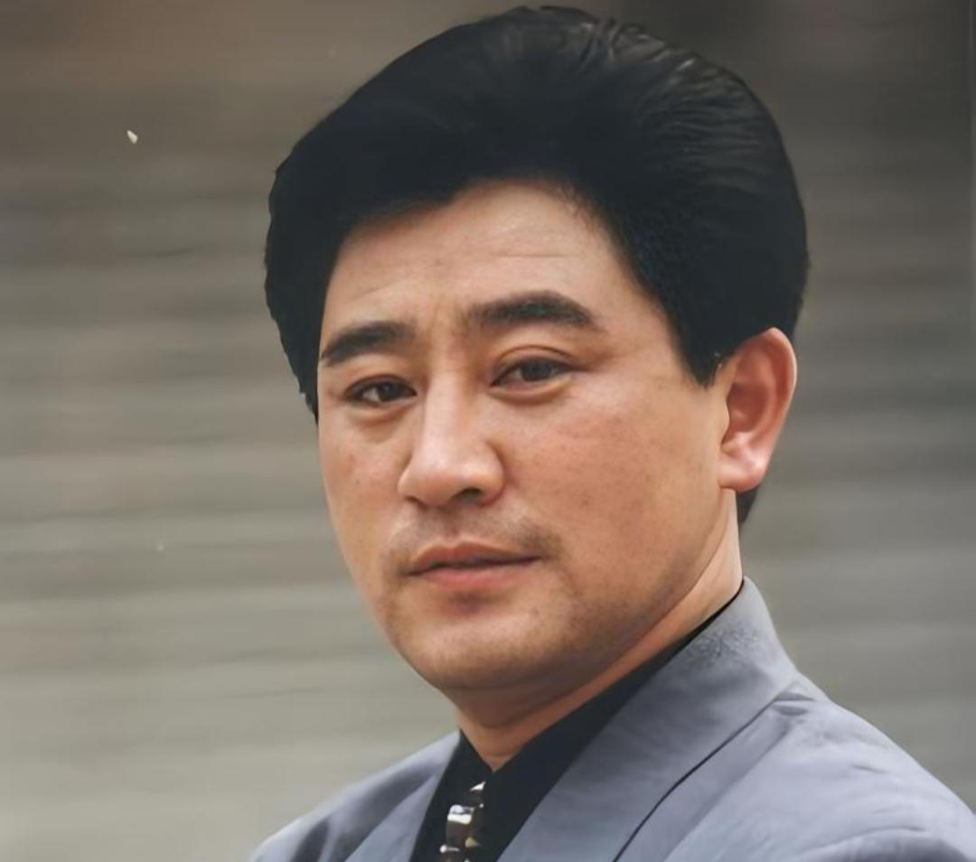 他是央视金牌主持人，57岁才结婚，娶北师大教授，气质高贵又漂亮娱乐 明星