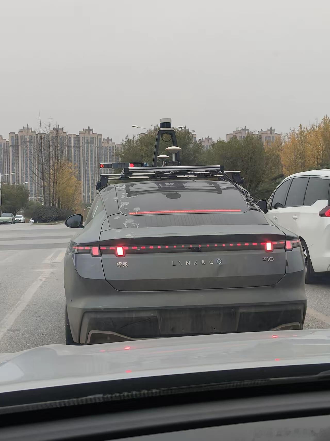 这是小日本间谍在搞测绘吗？ 