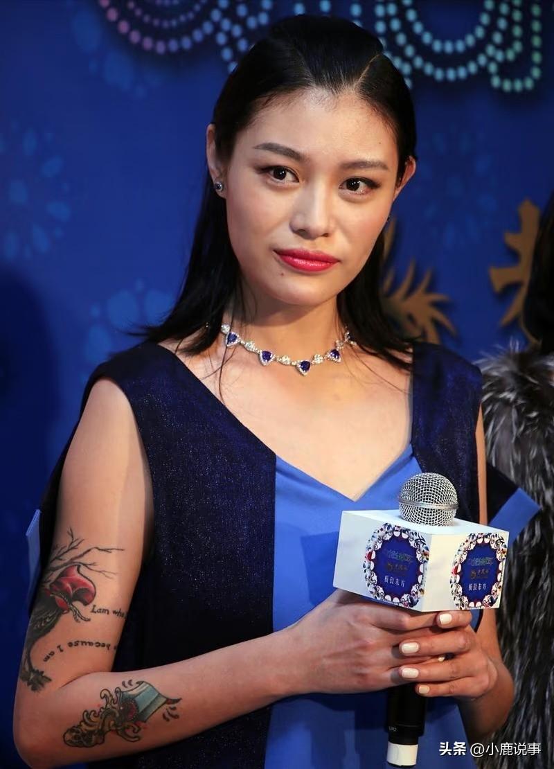 好奇查了下葛荟婕的家底，
真是越扒越意外！
谁能想到，她以前竟是妥妥的富家千金，