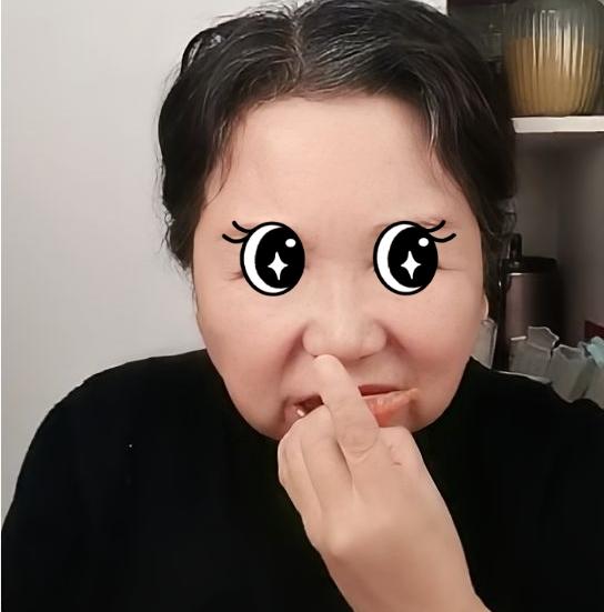 同一桩往事里出现两种完全相悖的表述，难免引发大众疑惑。当年鉴定报告与认亲流程完整