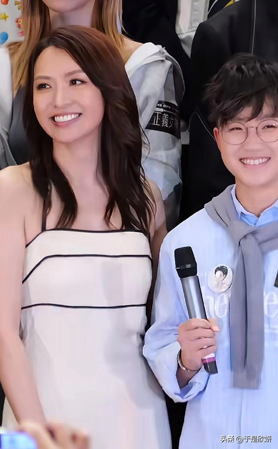 陈炜越活越开挂！49岁状态封神，这才是港圈大女主的终极浪漫
 
谁懂啊！陈炜最新