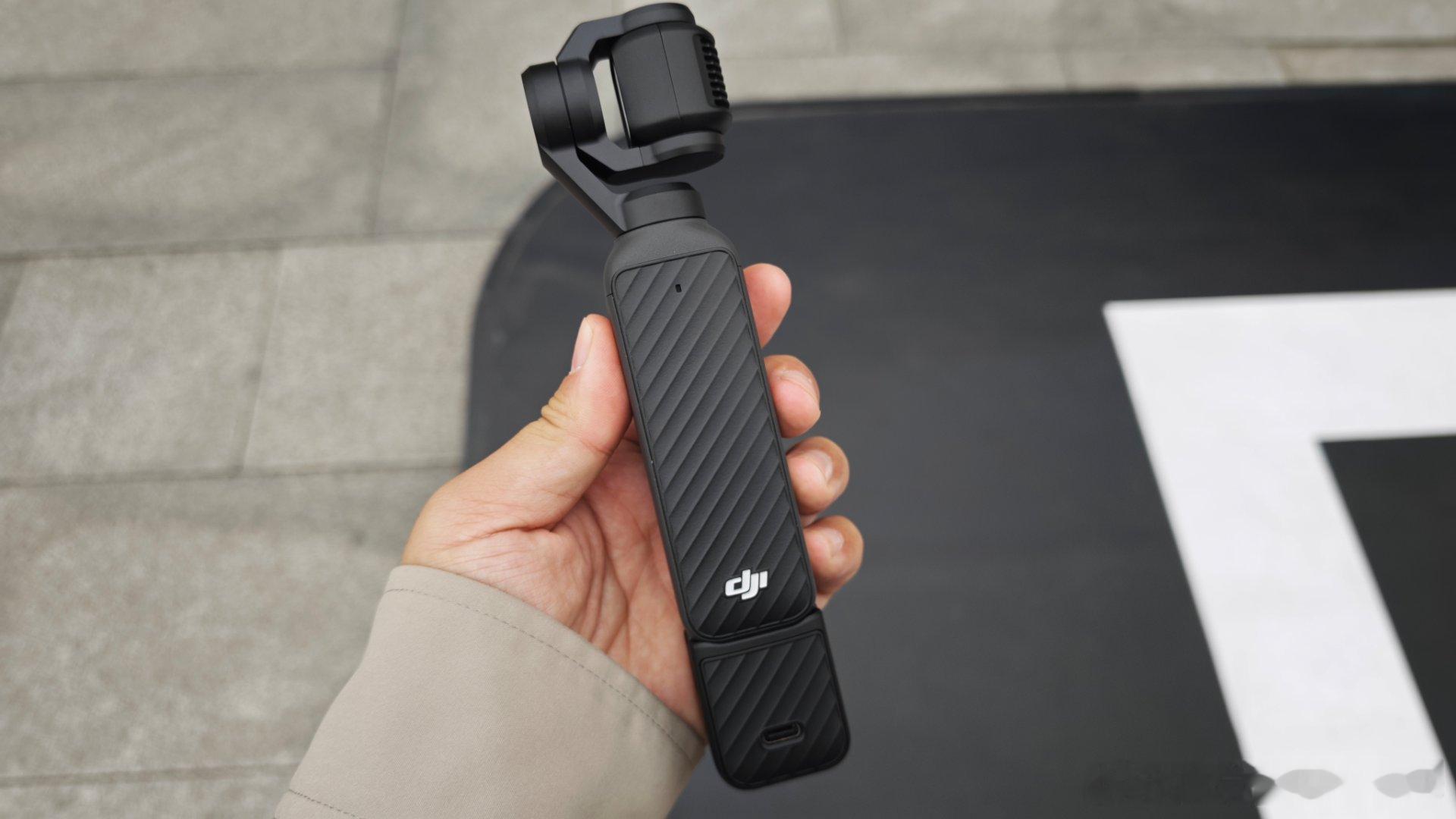 新装备到手！以后自己拍试车就不用手机了，画质和稳定程度都能提升不少！大疆pock