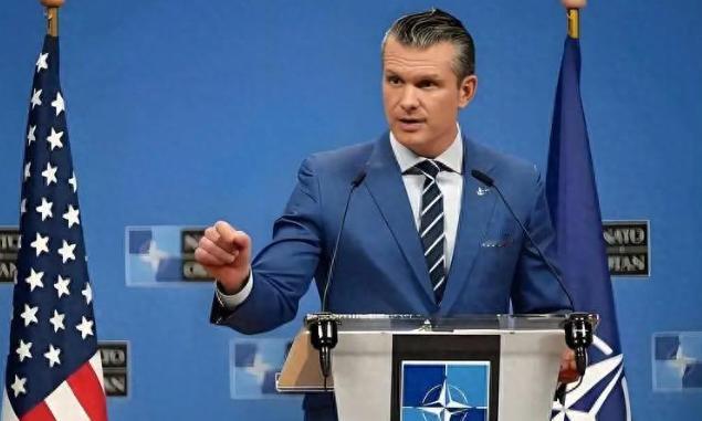 这次美国不再藏着掖着了。

美国直接定下霸道铁规：所有想要途经霍尔木兹海峡的船只