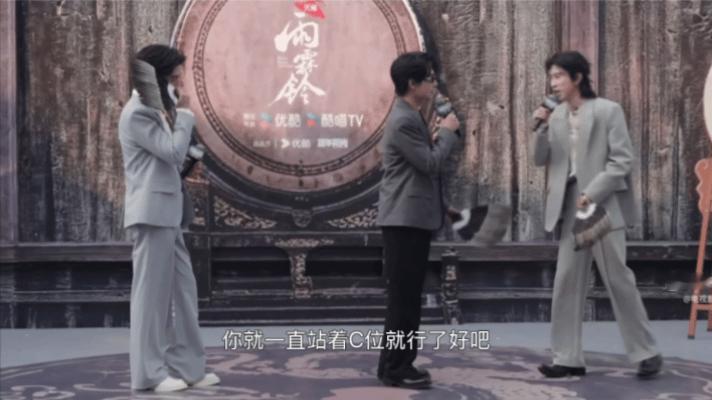 蒋易说杨洋一直站c位就行了 雨霖铃版将军请出山剧组趣味互动太有爱，三人共跳将军请