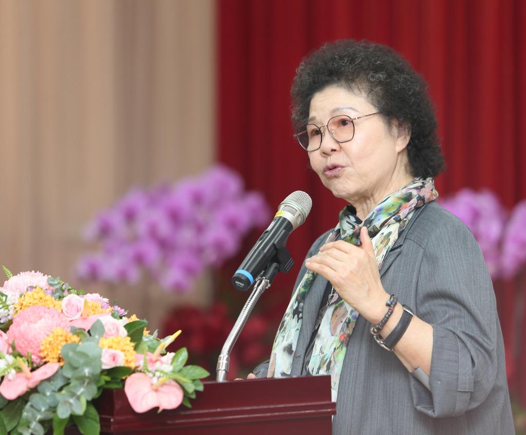 郭正亮今日在政论节目《大新闻大爆卦》中透露，据他所知，陈菊已多次递交辞呈，考虑到