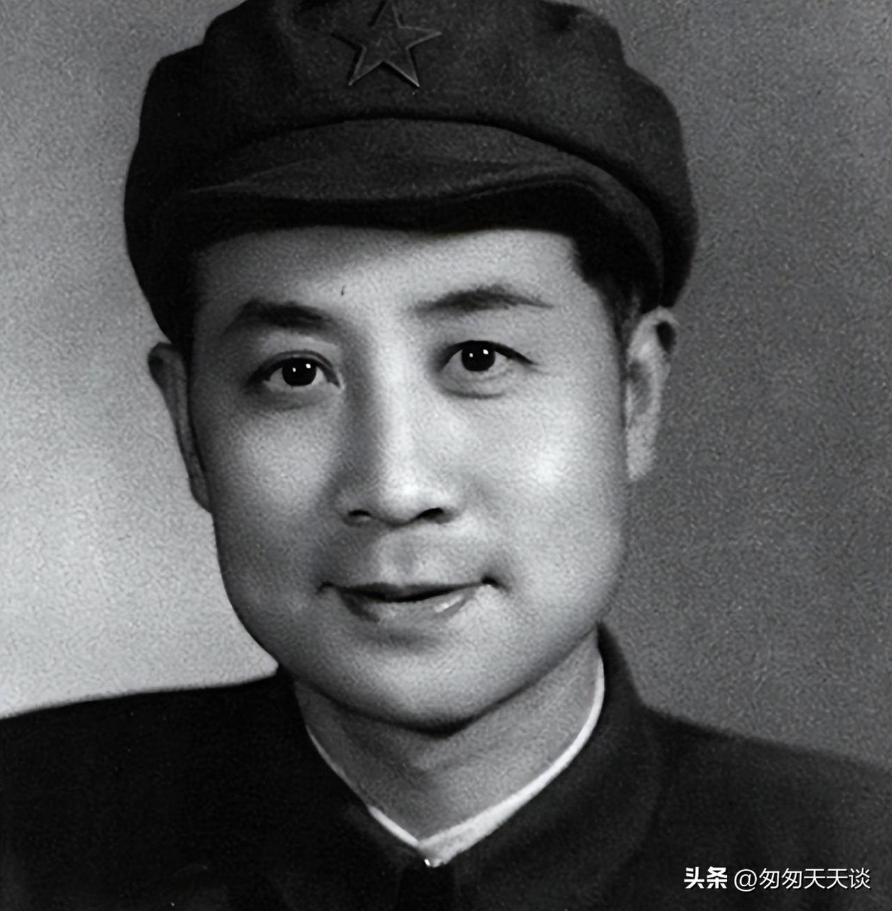 1949年，一位被刘少奇称赞为“一人能顶三个师”的国民党的少将军官出狱后，辗转多