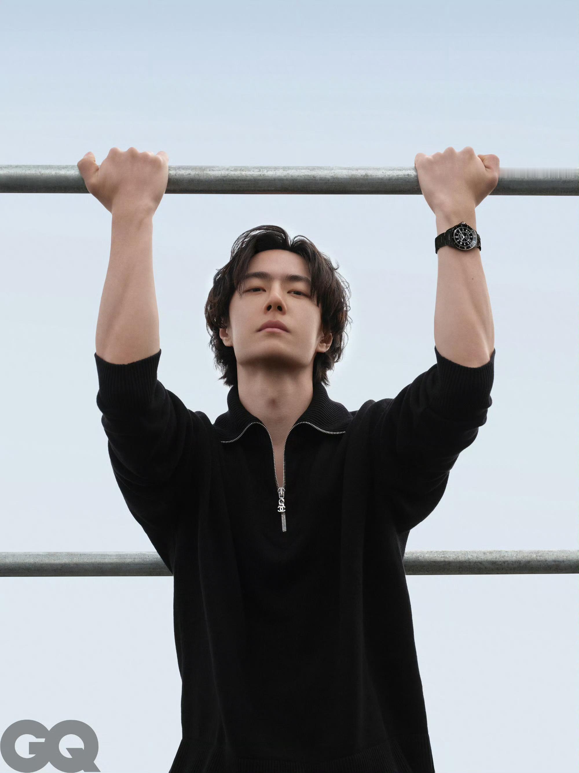 以后谁比性张力，先把小臂亮一下好吗？王一博夯爆了！ （胳膊短的不要来！） 