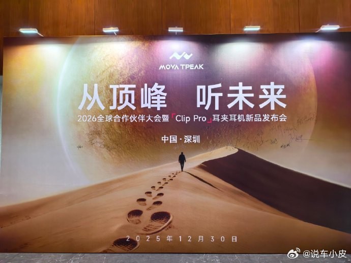 捕捉英歌舞的绝美瞬间，Mate 80系列一键启动红枫原色影像技术。每一张照片都栩