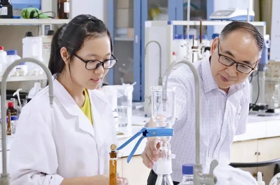 舆论场常是余震大于源头事件。当一名在美华裔研究员之案件成为中美论辩的前线，美国方