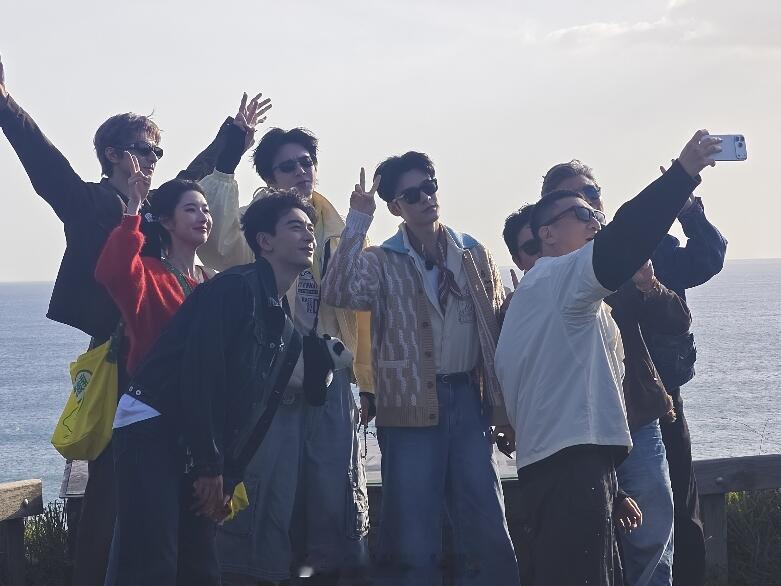 网友新西兰偶遇《地球超新鲜》剧组龚俊、孙红雷、李乃文、郭京飞、陈星旭、刘宇宁、王