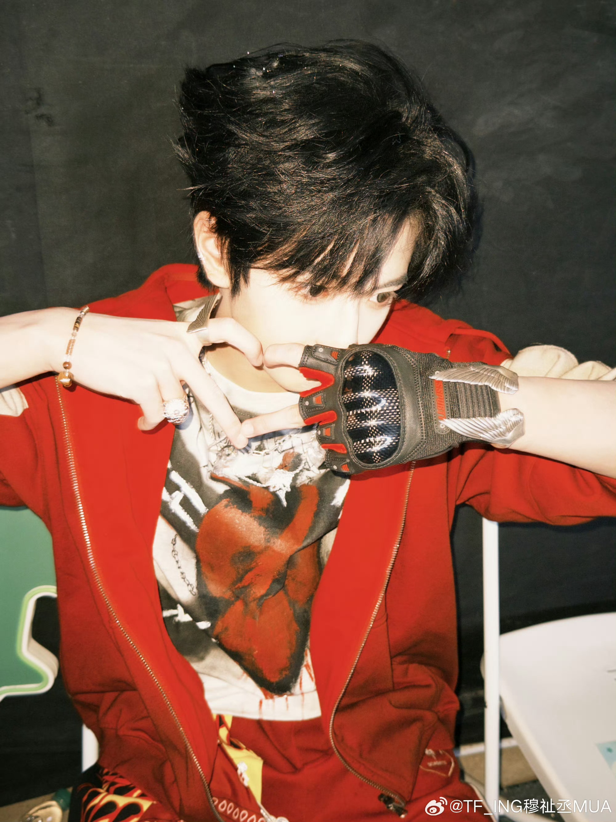 穆祉丞又在阿玛特拉斯🧡穆祉丞亮钻黑西装💖穆祉丞也太漂亮了，期待外务🧡💖 