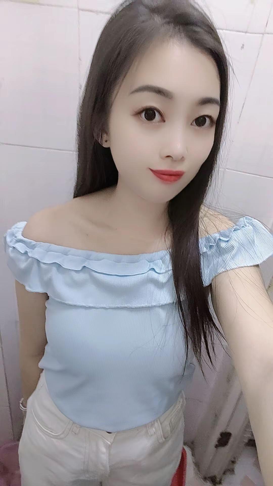 何为对的人：一见你，就笑的人；一见，你就笑的人…