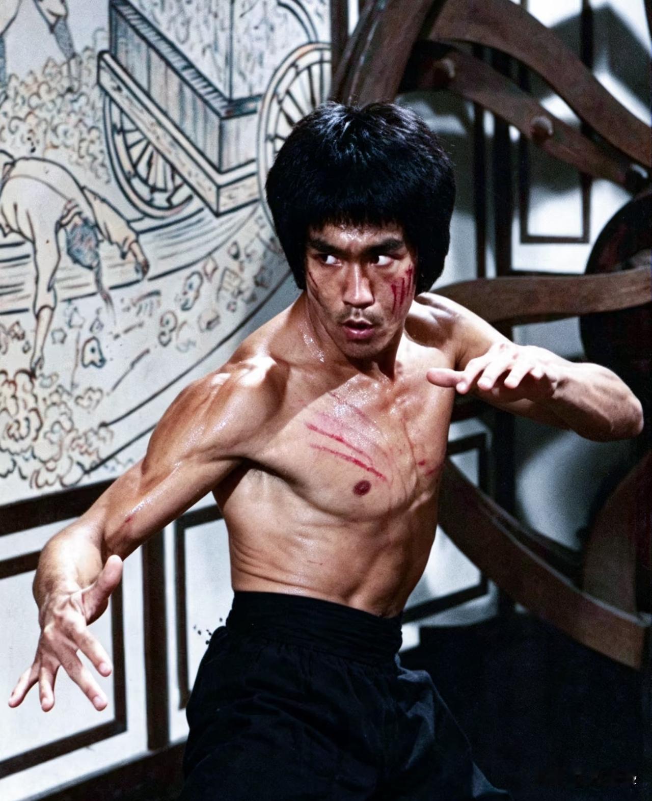 李小龙常说：“所谓认识自我，就是在与他人的互动中来研究自己。”

在需要拳脚实证
