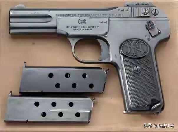 《沉默的荣耀》剧中已1950年了，吴石还在用一支老掉牙的M1900手枪，实在不可