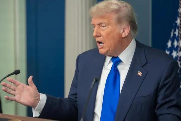 美国这次脸丢大了！加勒比海，美军全副武装，巡逻舰带着快艇和直升机，试图扣押一艘正