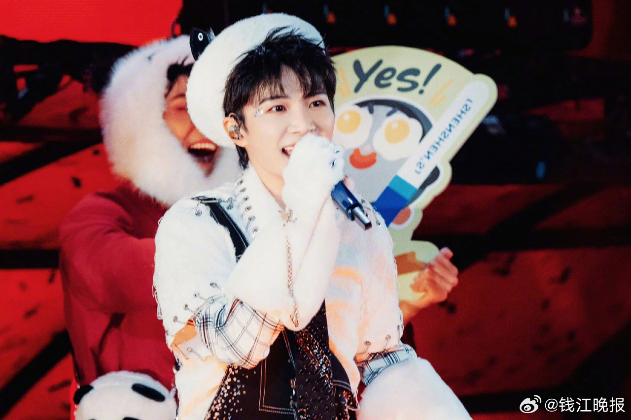 【#跨年演唱会谁是卷王#？周深一晚“赶”5场，张杰线上“捞”走千万人】#跨年夜近