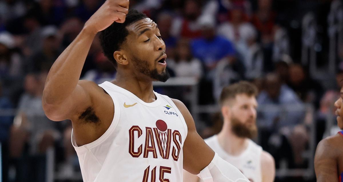 据ESPN的沙姆斯·查拉尼亚报道，克利夫兰骑士后卫多诺万·米切尔与阿迪达斯签下一