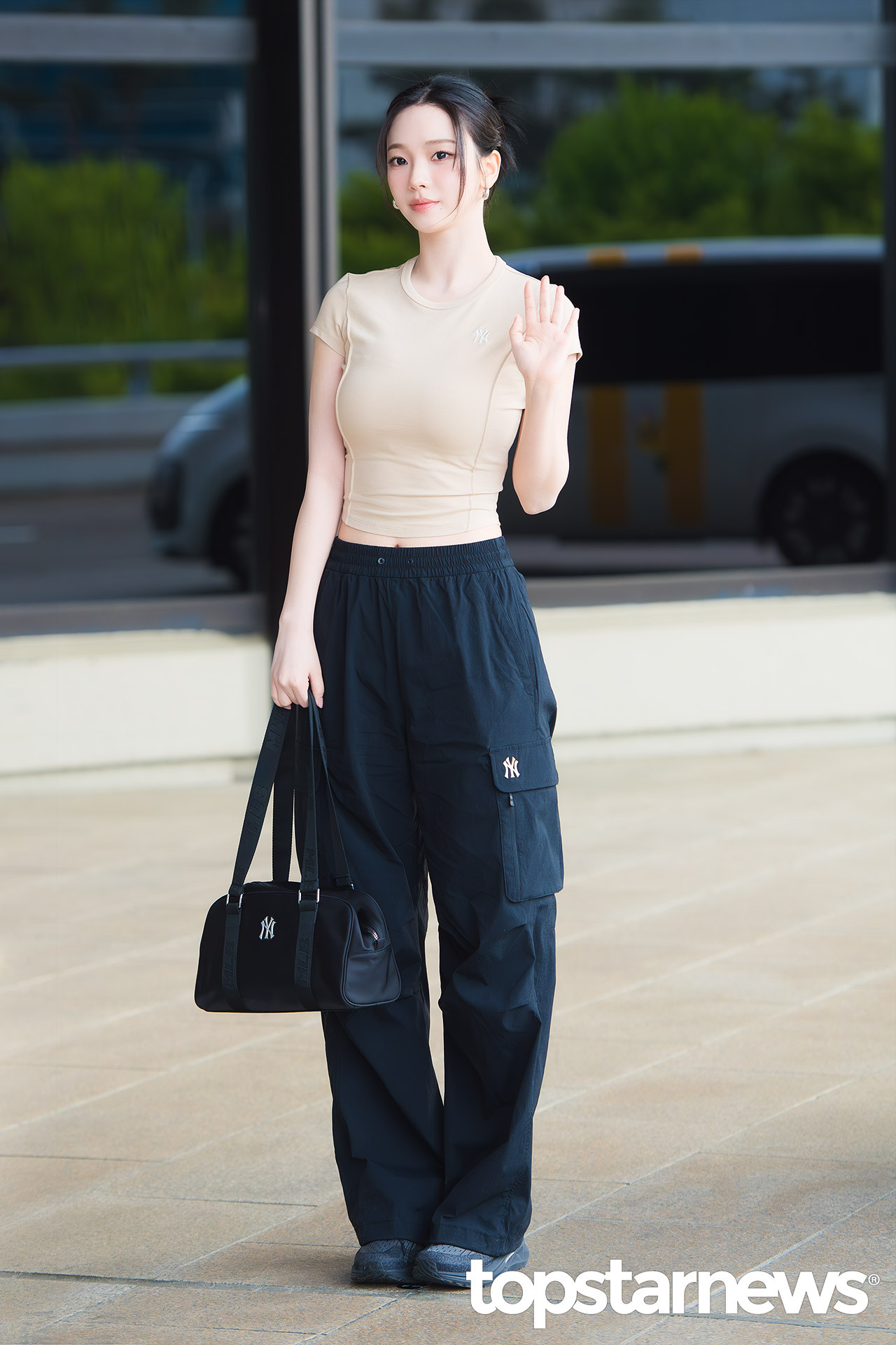 柳智敏 x MLB一身运动休闲装现身机场的Karina，启程来中国上海将出席线下