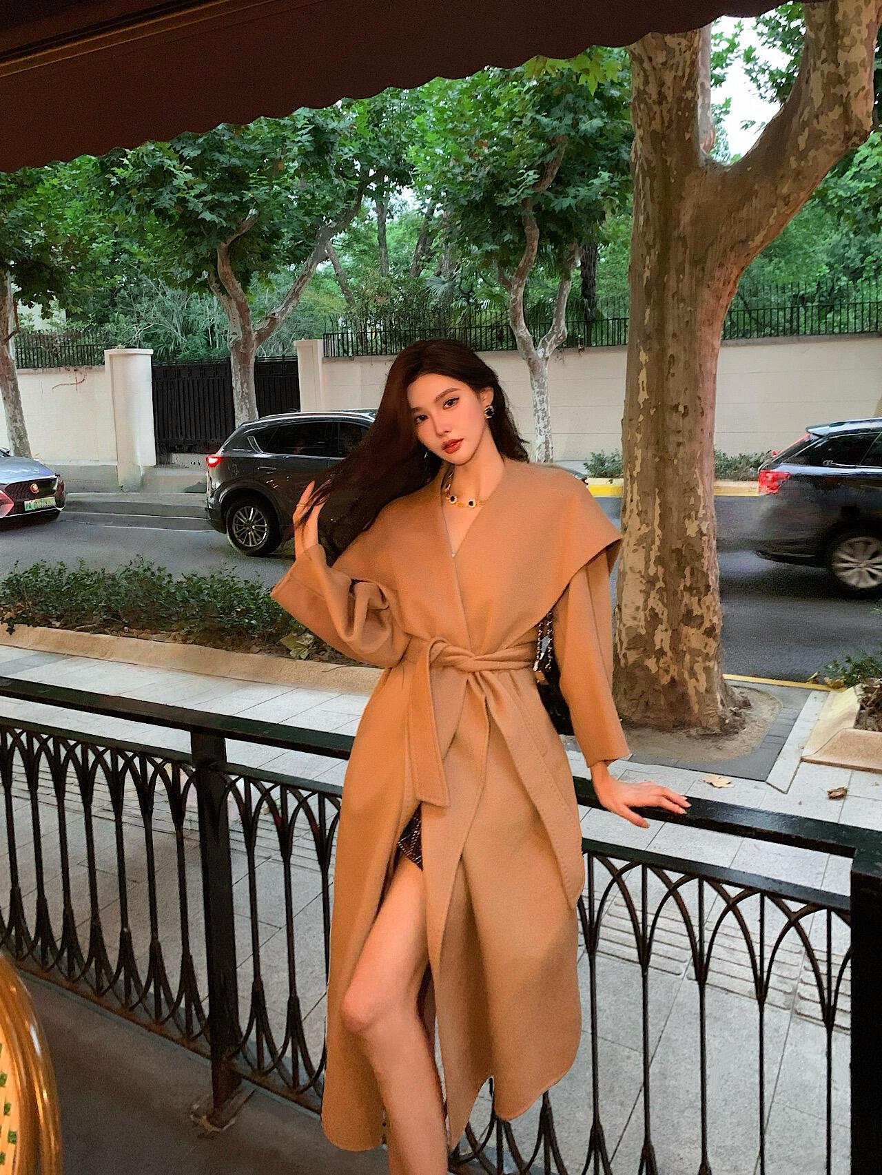 一个秋天的午后，彷徨的站在路口