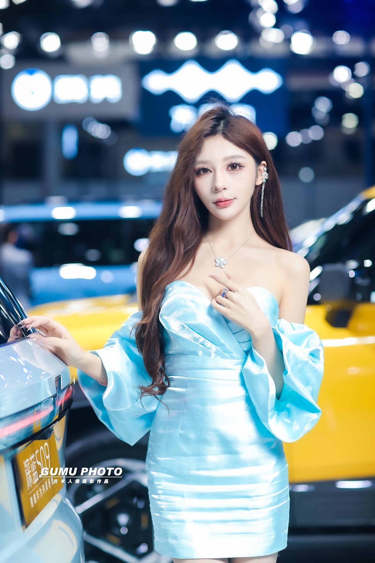 2025贵阳汽车文化节深蓝展台模特小姐姐