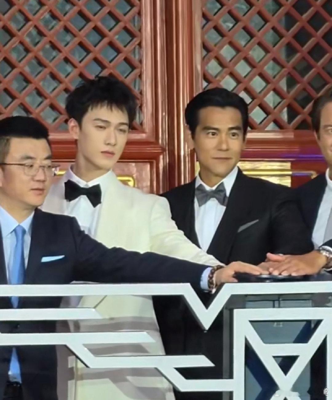 彭于晏李昀锐活动同框李昀锐彭于晏活动同框 ​彭于晏李昀锐活动同框，两个大帅哥 ​