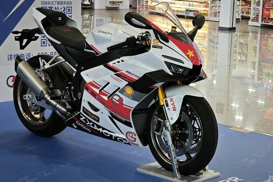 4月3日，张雪在直播中表示要拍卖夺冠复刻版摩托车820rr，然后将这些钱捐给北京