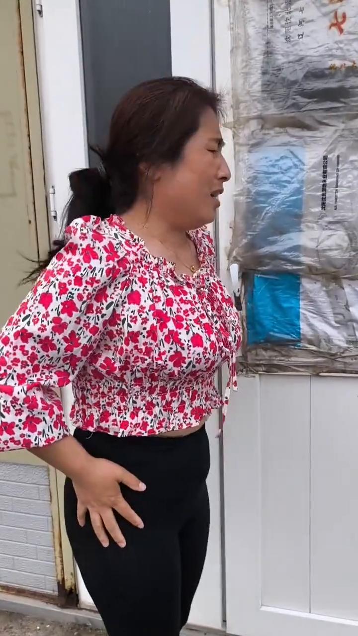 等不及了。
点击加关注。