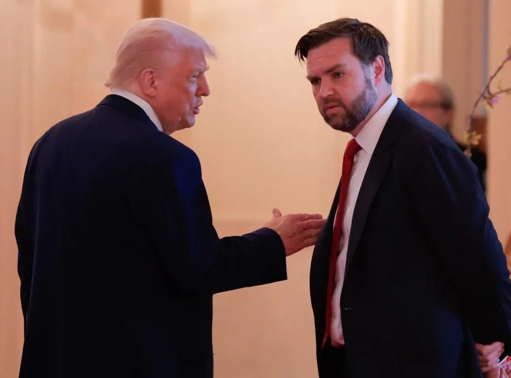 特朗普和万斯想要让伊朗放弃核武器，这样美国可以保障伊朗的繁荣。
可是我们看到乌克