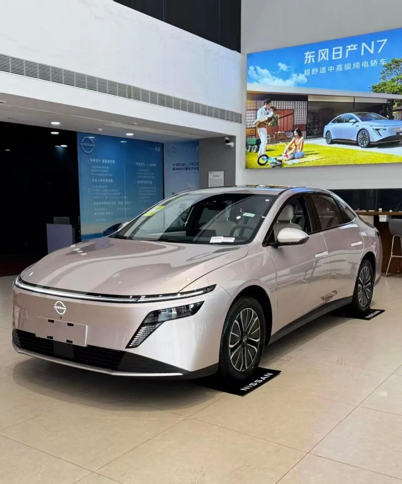 日产插混N6空间堪比天籁 纯电跑150km 尺寸比秦L还大日产N6 长宽高483