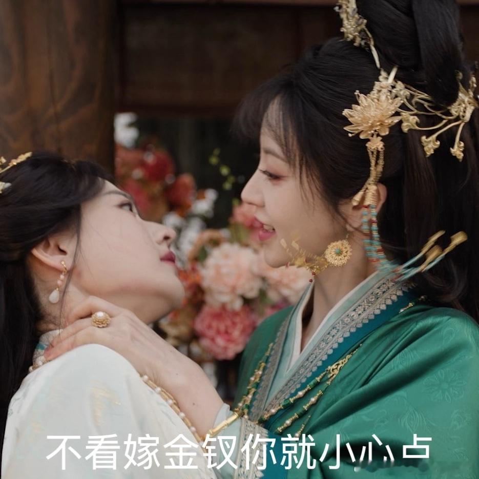 国庆街头被田曦薇酷酷霸屏田曦薇这块完全就是牌面拉满了，让我很难不期待她带来的新角