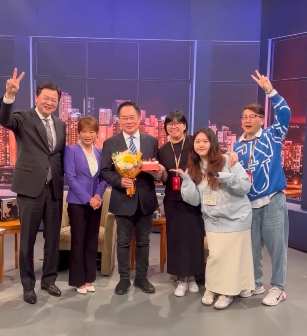 蔡正元今（21日）在脸书发文表示，中天CTI网路论坛节目“送行”，这也是最后一次