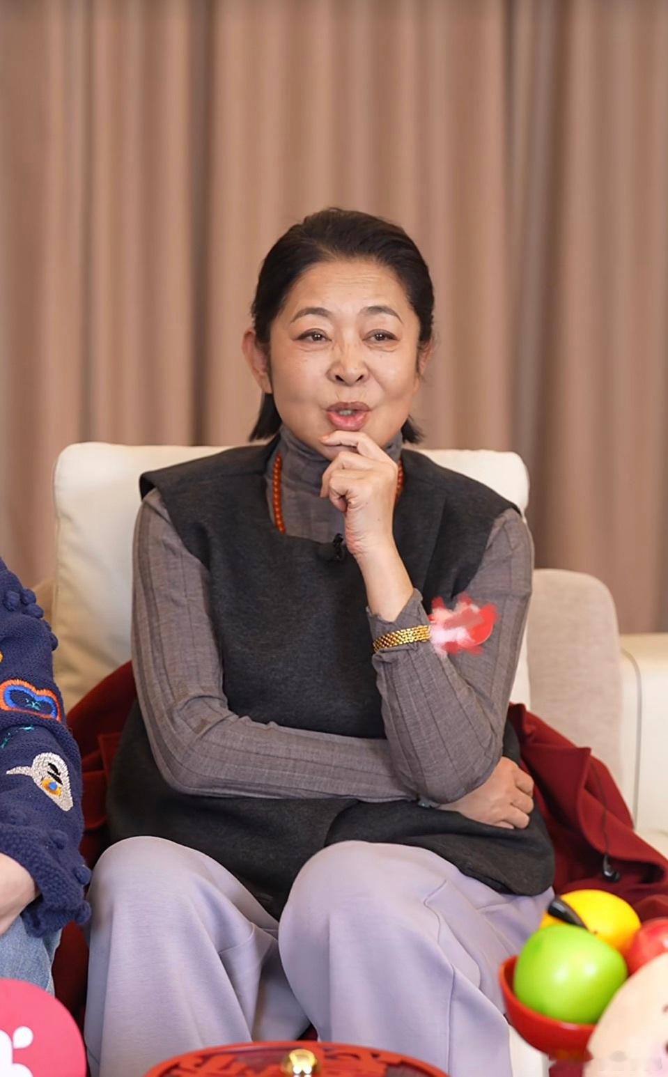 倪萍眼中真实的李小冉  原来李小冉在节目里面这么拼，倪萍的讲述让我们看到了李小冉