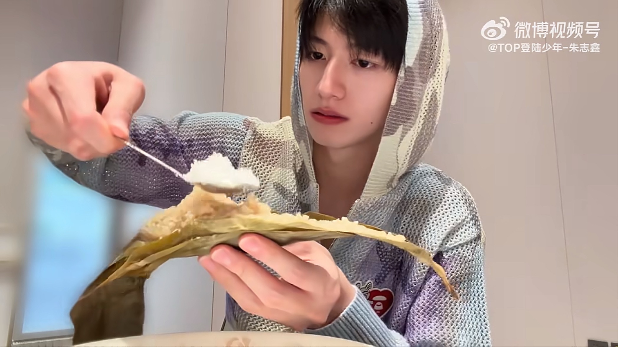 我特么肚子 