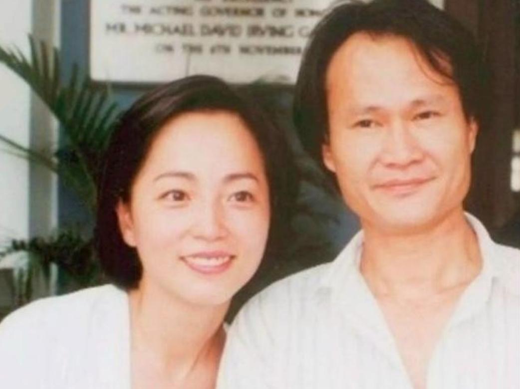 1997年，林正英去世，留下1000万的遗产给苑琼丹，苑琼丹当场发誓，这辈子不会