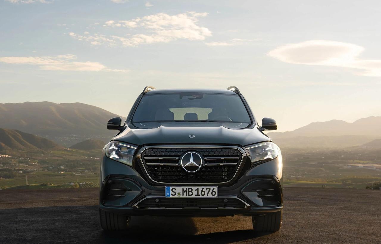 奔驰GLS中期改款L6/V8双动力中控黑边太出戏哈喽各位老板，今天咱们聊个硬货—