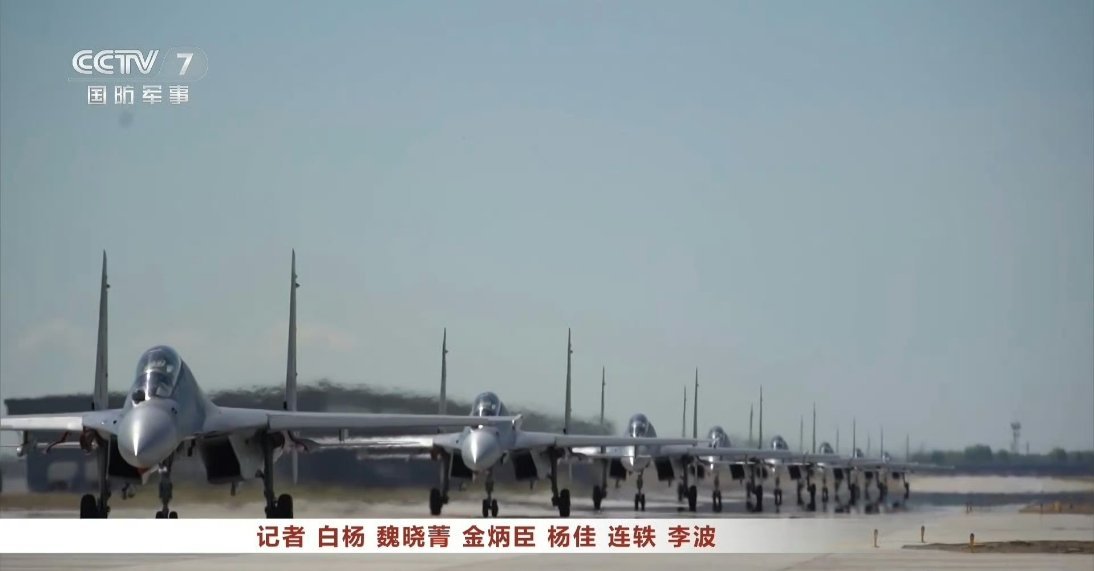 银鹰列阵待发，空天砺剑展国威