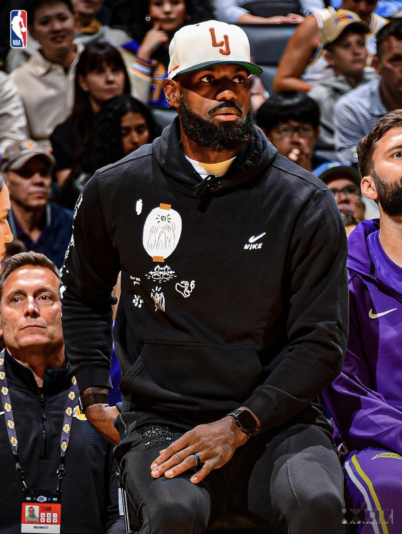 东契奇缺阵5场，湖人4胜1负，胜率80%东契奇在时，湖人12胜4负，胜率75%詹