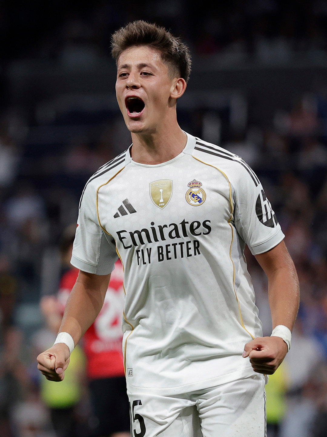 祝居莱尔21岁生日快乐。 