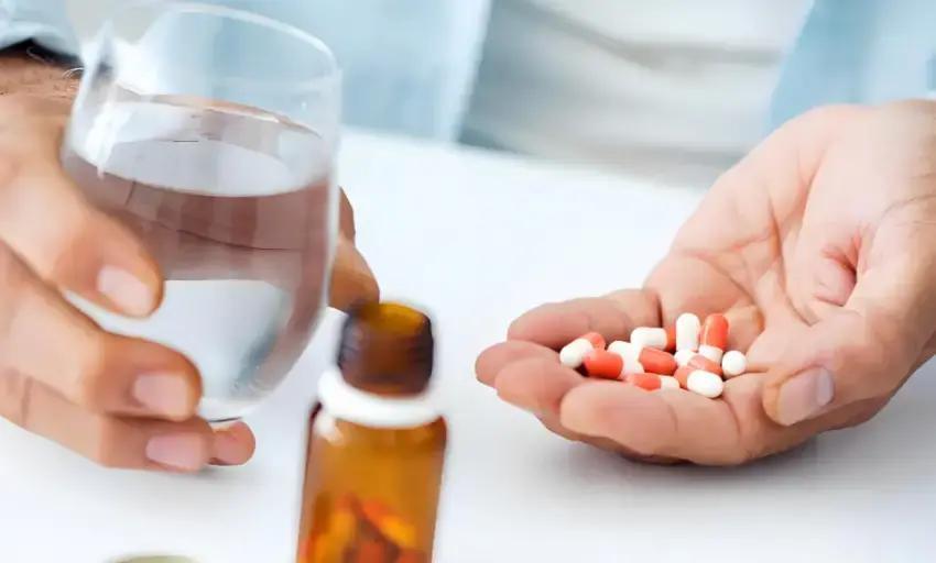 半个月前，工地上的57岁老周还猛吞止痛片提神，谁料肾脏突然罢工，直冲ICU门前？