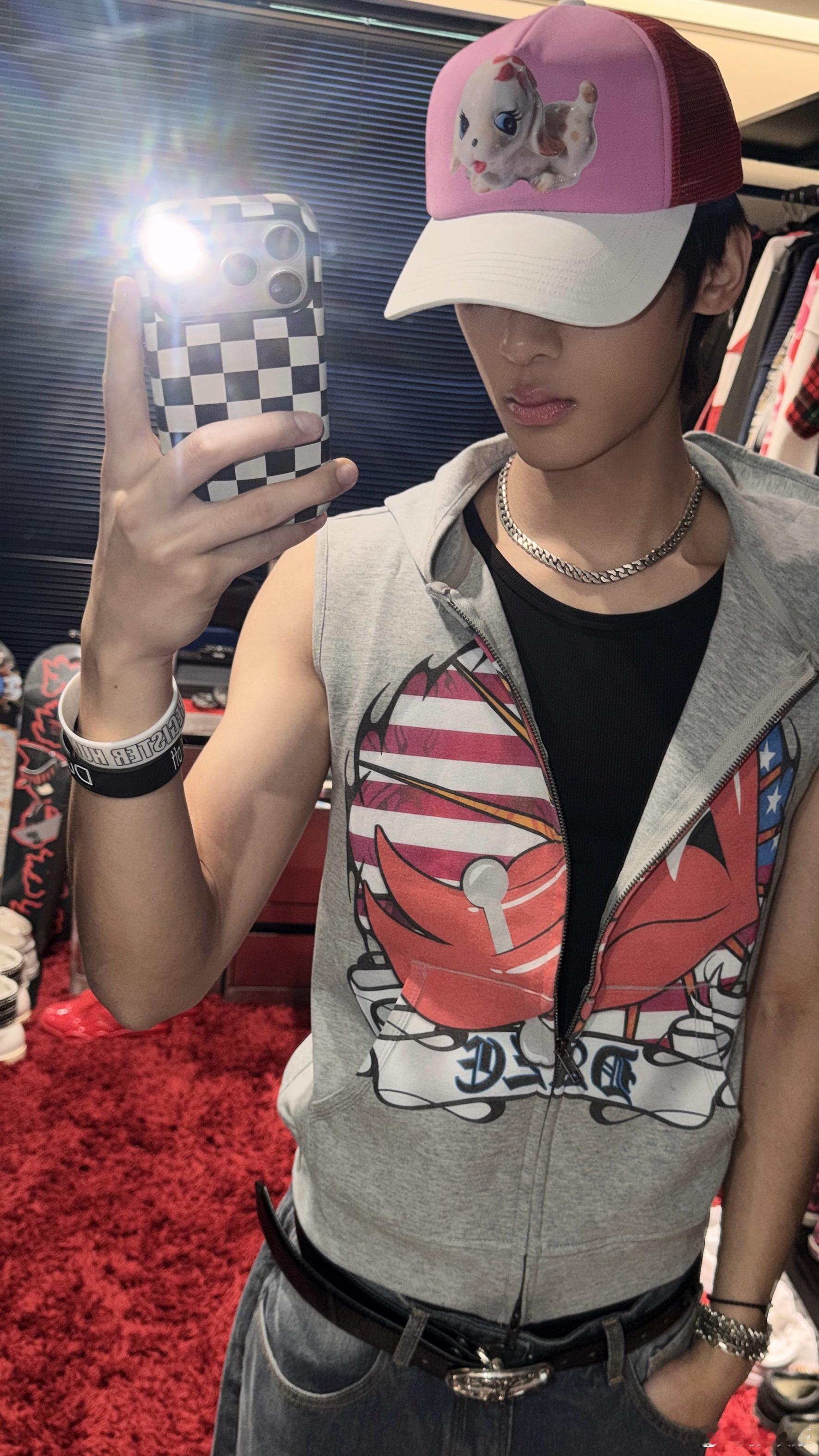 。这衣服我本来要买的结果我朋友说丑死了给我劝退了 